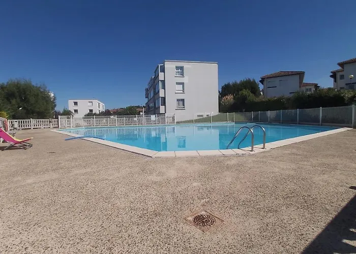 Appartement A Hendaye Avec Piscine Et A Cote De La Plage