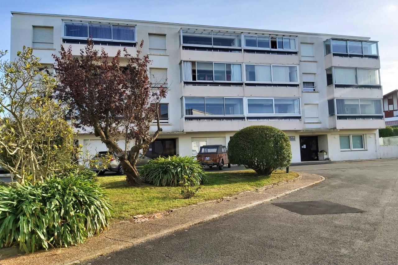 Apartment A Avec Piscine Et A Cote De La *