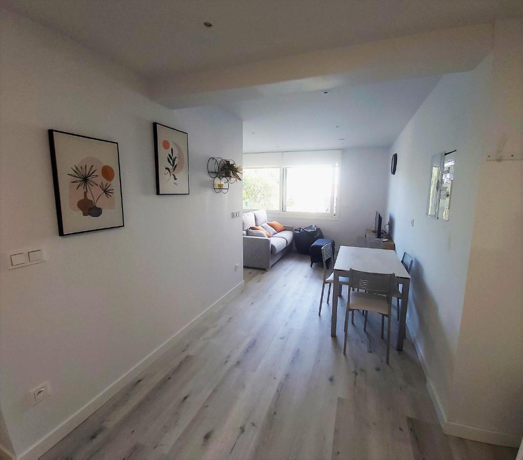 A Avec Piscine Et A Cote De La Apartment